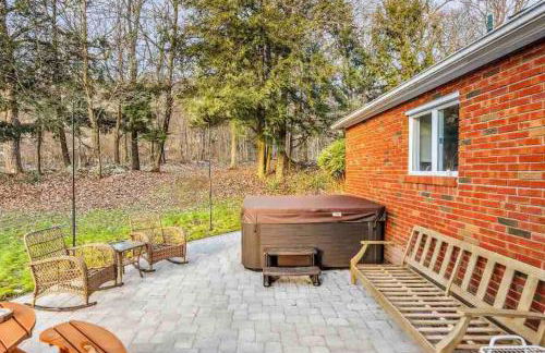 3 Bedroom Hilltop Escape with 5 Private Acres and Hot Tub - Foto 14