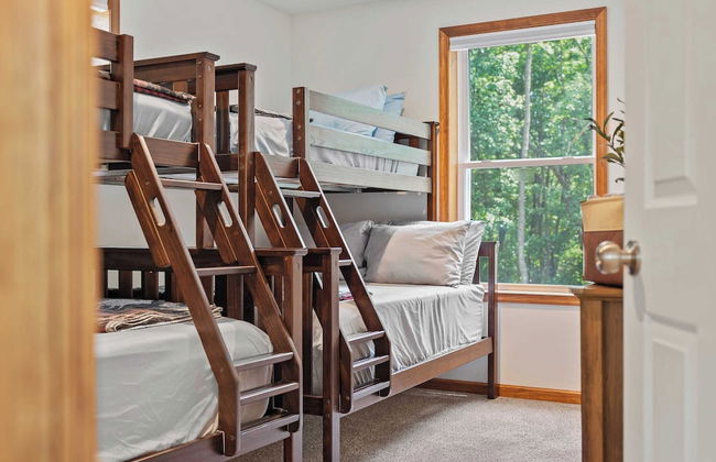 Maple Oasis by Avantstay Newly Built w/ Hot Tub, Game Room & Fire Pit - Photo 26