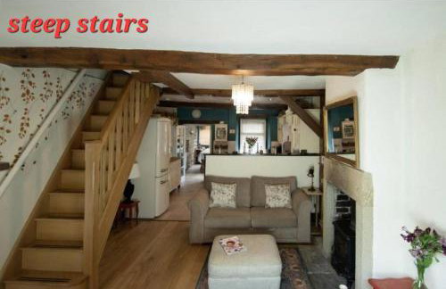 Characterful 2 bed cottage in excellent location - Photo 3