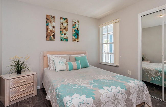 Villas at Island Club Community, Pools, Jacuzzi and More! - Photo 9