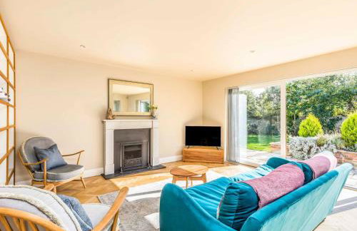 Stylish and fresh 4 bed beach house with garden - Pass the Keys - Foto 2