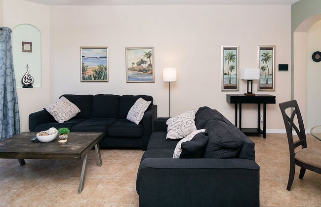 The Regal Hideaway - Photo 17