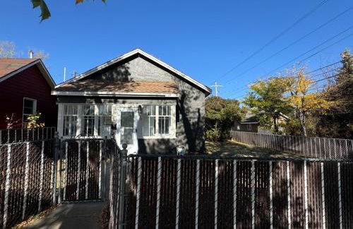 Charming fully remodeled House - Photo 16