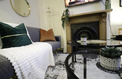 Stylish & Cosy Stay 2-Bed House Train Station Hospital Garden Fast WiFi - Foto 20