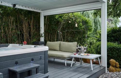 Historical Luxury Homes - Stadtvilla mit Jacuzzi und Garten - Foto 33