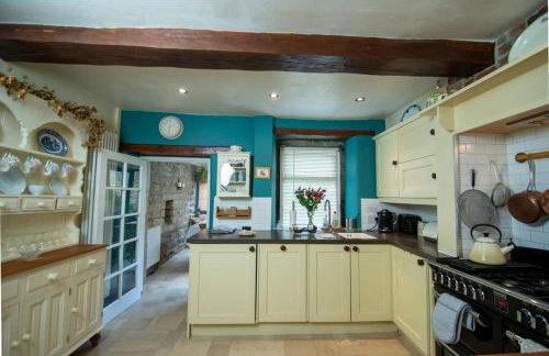 Characterful 2 bed cottage in excellent location - Photo 6