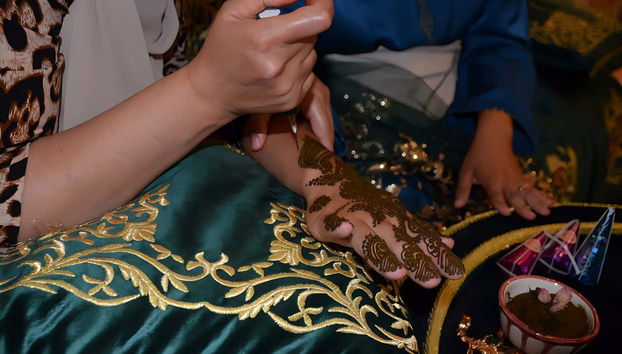 Utilizaremos henna para decorar nuestras manos