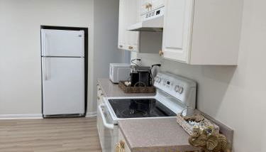 Stylish 3BR Revere Home Sleeps 8 Near Boston, Revere Beach and Airport - Foto 5