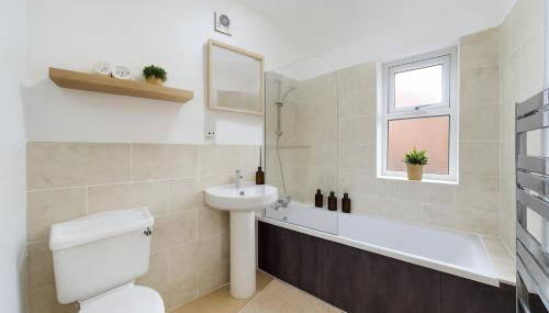 Newly Built 4-Bed Semi-Detached 2 Baths, Near City - Foto 2, towels, Shower