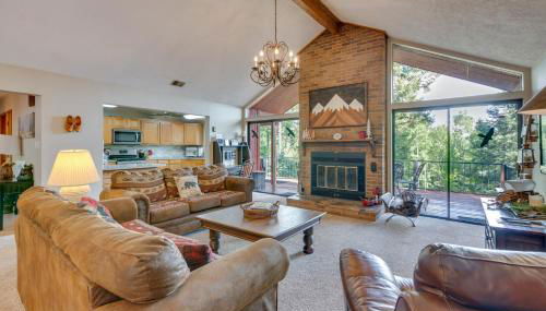 Expansive Angel Fire Home with Indoor Hot Tub! - Foto 3