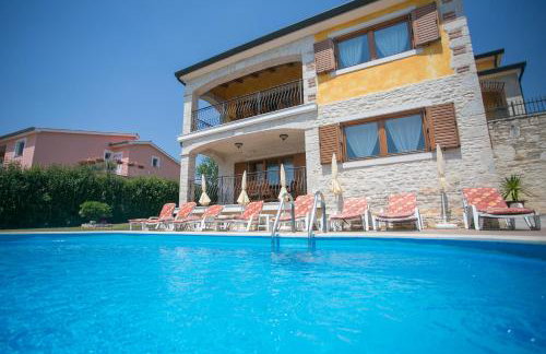 Villa NEVENA POREČ - Photo 1