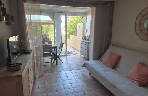 Joli T2, à 400m à pied de la mer - Piscine privée - Photo 1