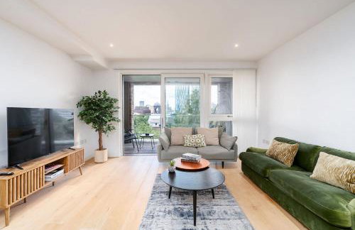Tranquil 2-Bed Apartment, Balcony, Sleeps 6, 7 Minute Drive to King's Cross St Pancras - By City Peace - Foto 1