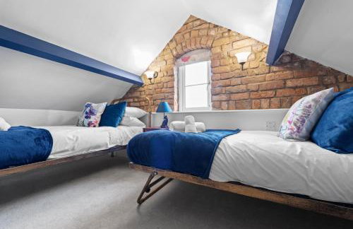 Charming 2-BR Cottage in Stonehouse with Courtyard Garden and Log Fire - Foto 22