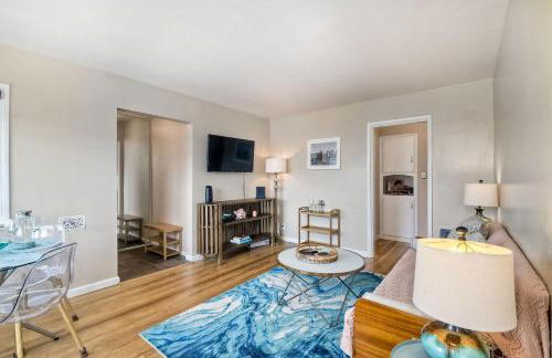 Walk To Beach - EV Charger - Outdoor Dining - 2BR - Photo 6