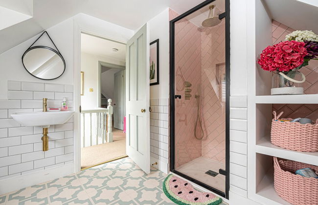 Chic and Colourful Family Home by Underthedoormat - Foto 45