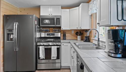 A-Frame At Entrance to Rainier- Hot Tub & WiFi - Foto 2, stove, dishwasher, toaster