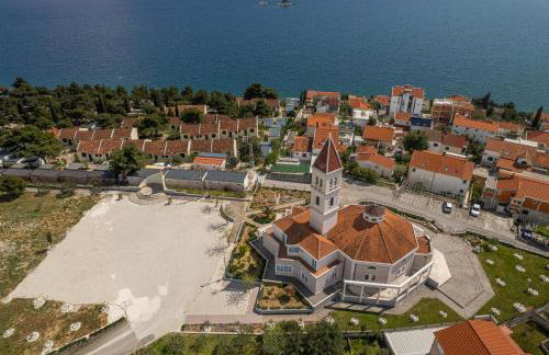 Villa Barbara & Zoran with free parking and heated swimming pool - Photo 35