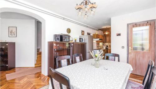 4 Bedroom Stunning Home In Plaski - Foto 4