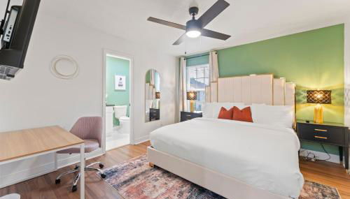 NRG MedCenter Luxe 4BD Home w FencedYard WasherDryer Pet Friendly - Foto 3