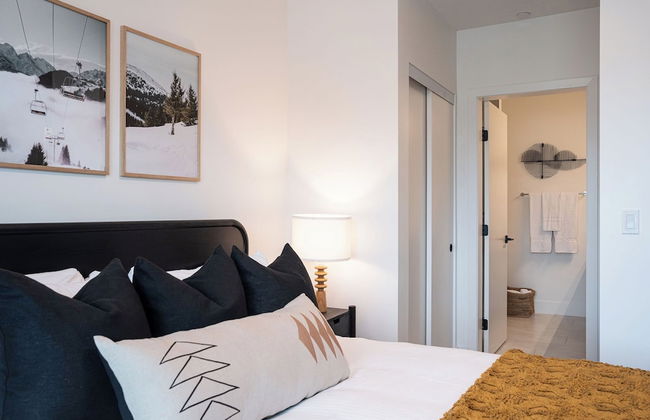 The Selkirk House by Revelstoke Vacations - Photo 11