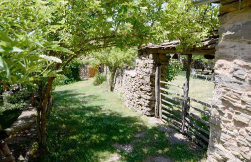 La Pegatera Masia rodeada de bosque ideal para desconectar - Photo 12