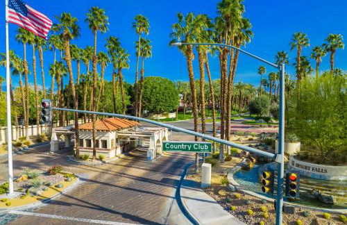 Desert Escape - Renovated, Steps from Pool - Foto 23