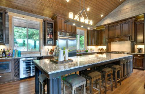 Luxurious Waterfront Retreat with Private Pond! - Foto 9