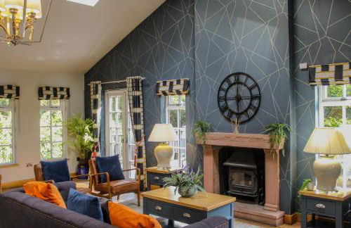 Noble Fir Lodge - Photo 1