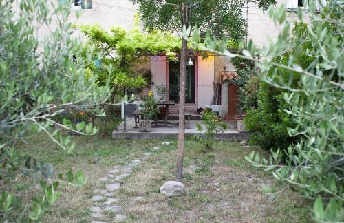 Maison dans un coin de verdure proche de la Sorgue - Photo 1