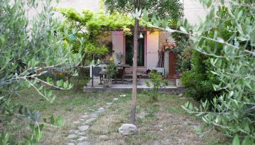 Maison dans un coin de verdure proche de la Sorgue - Photo 1, Garden