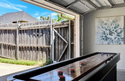 City Gem 4BR with POOL Sleeps 8 - Foto 25