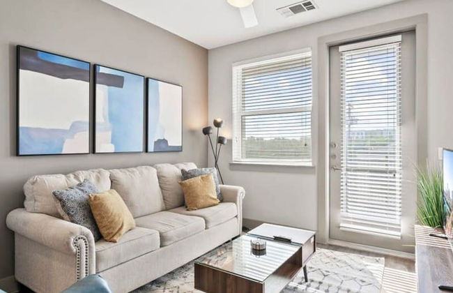 Cozy 1BR King Suite Close to Downtown w Fast Wifi - Foto 21