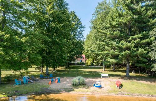 Impressive Dual Woods and Lake Homes That Sleep 32 - Foto 80