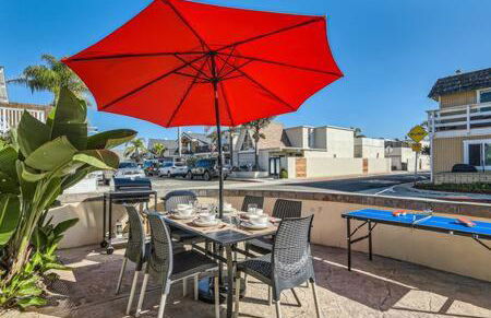 Awesome 3BR 2BTH 1 Block To Beach C2 - Photo 28