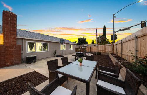 Entire Private Home with 3 Bedrooms 2 Bathrooms, Hot Tub, Garage, King Bed, Available Now - Foto 18