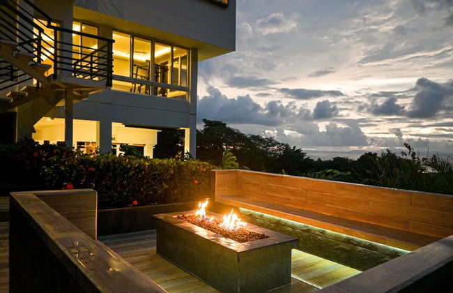 Luxury Hillside Estate at Nativa Resort by RedAwning - Foto 40