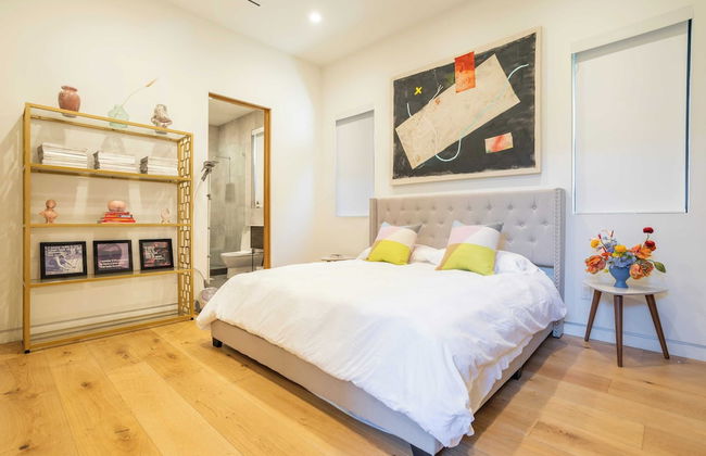 Luxe Weho Villa, Walk to Melrose Ave, Pool + Hot Tub North Vista by Avantstay - Photo 36