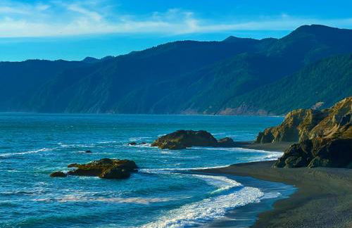 Amazing Oceanview 2 bedroom Oceanfront! by OceanviewHotTubs Shelter Cove, CA Tesla EV Station - Foto 29