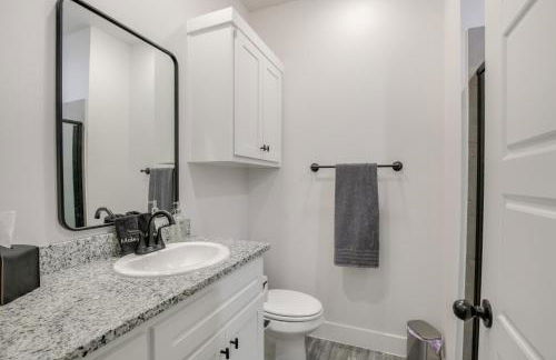 Hot Tub and Game Room Raider Resort in Lubbock - Foto 21