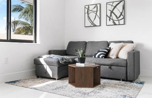 April Sale! 4 BR - Private Pool, Grill, Soaking Tub, Near Coral Gables & MIA Airport - Photo 30