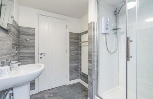 Charming Apartment In Andover Town Centre 55'' 4K Smart TV Netflix - Photo 11