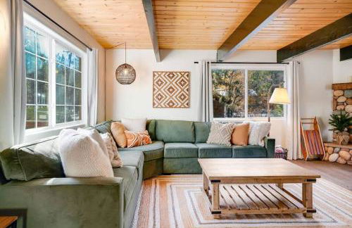 Pine Den Cabin: Arcade+Fire Pit+BBQ - Foto 4