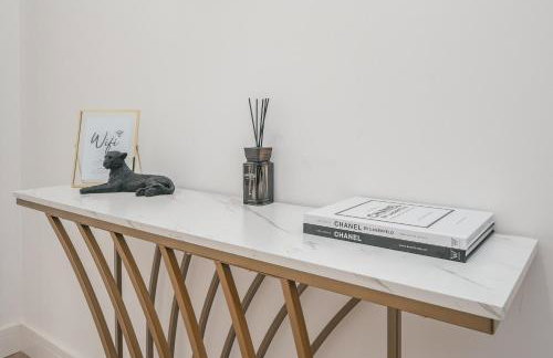 Airport - Town Centre - Train Station - Free Parking - Foto 16