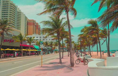 Fun Family-Friendly Poolside Escape Near Beach - Foto 50