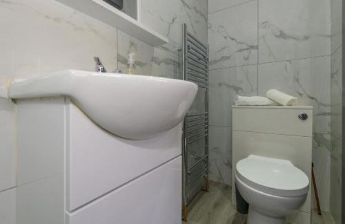 Suite in Leeds Shared Kitchen Parking2 - Pass the Keys - Photo 14