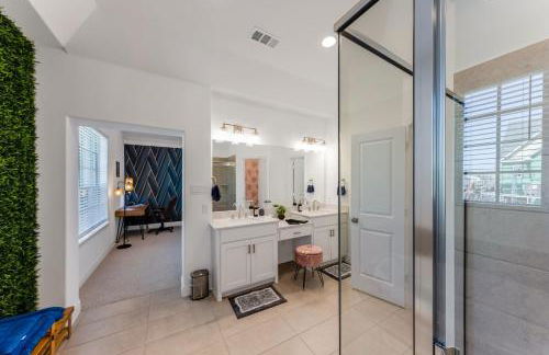 Luxury Oasis - Glam Decor, Putting Green, Arcade Fun & EV Station - Foto 12