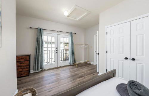 Upstay Stylish 4BR Getaway in Vibrant East Austin - Foto 17