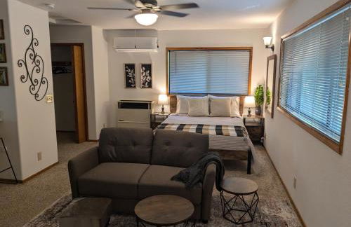 Bulldog Den - Photo 7