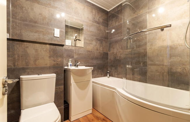 Hazelglade Cottage - Hot Tub, Games Room, Pet Friendly - Photo 13